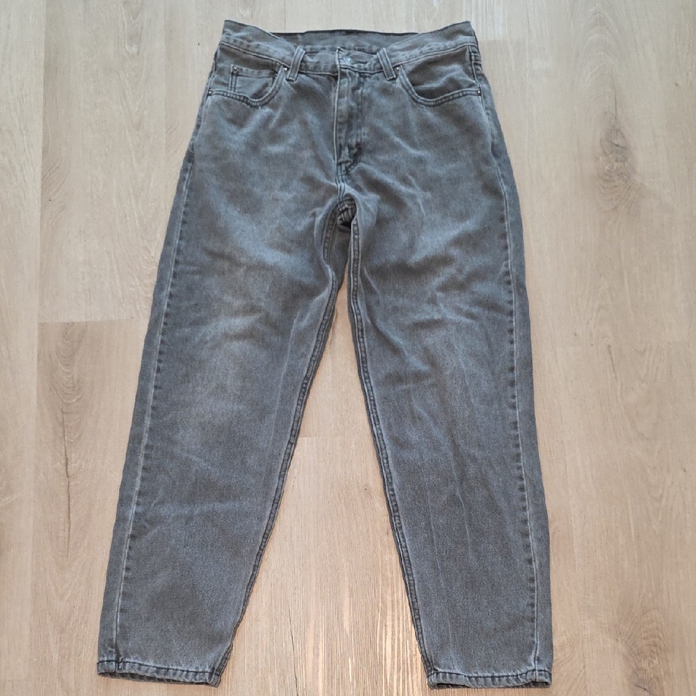 Levi's 550™ Relaxed Fit jeans in a grey denim wash.
